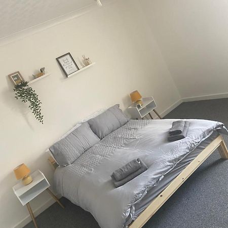 Cheerful 2 Bedroom House Hindley エクステリア 写真