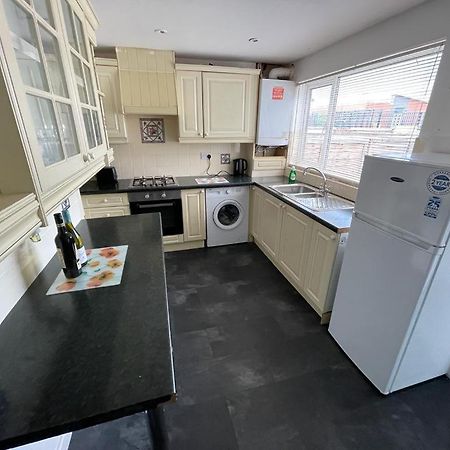 Cheerful 2 Bedroom House Hindley エクステリア 写真