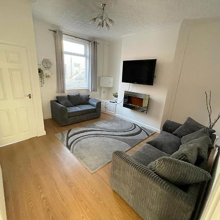 Cheerful 2 Bedroom House Hindley エクステリア 写真