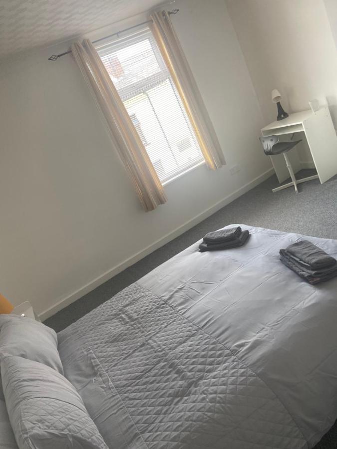 Cheerful 2 Bedroom House Hindley エクステリア 写真
