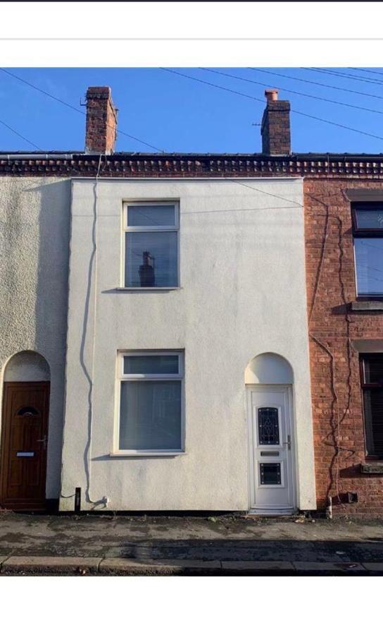 Cheerful 2 Bedroom House Hindley エクステリア 写真